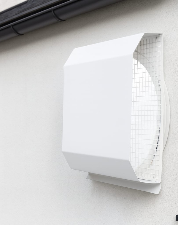 Czerpnia, wyrzutnia powietrza trapezowa fi 200 biała z okapnikiem